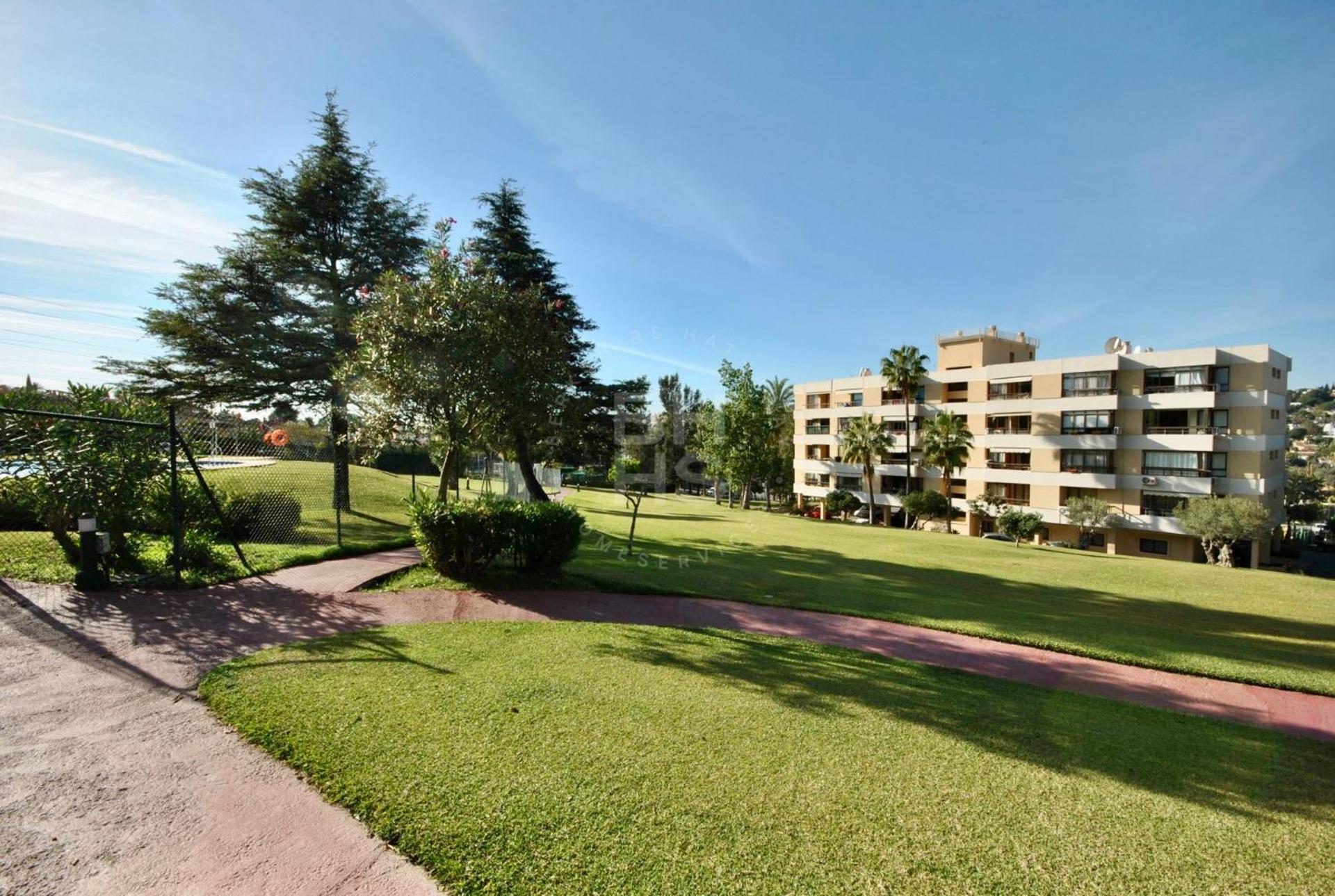 Torres De Aloha 2 Bdr Puerto Banus Apartment Marbella Exterior photo